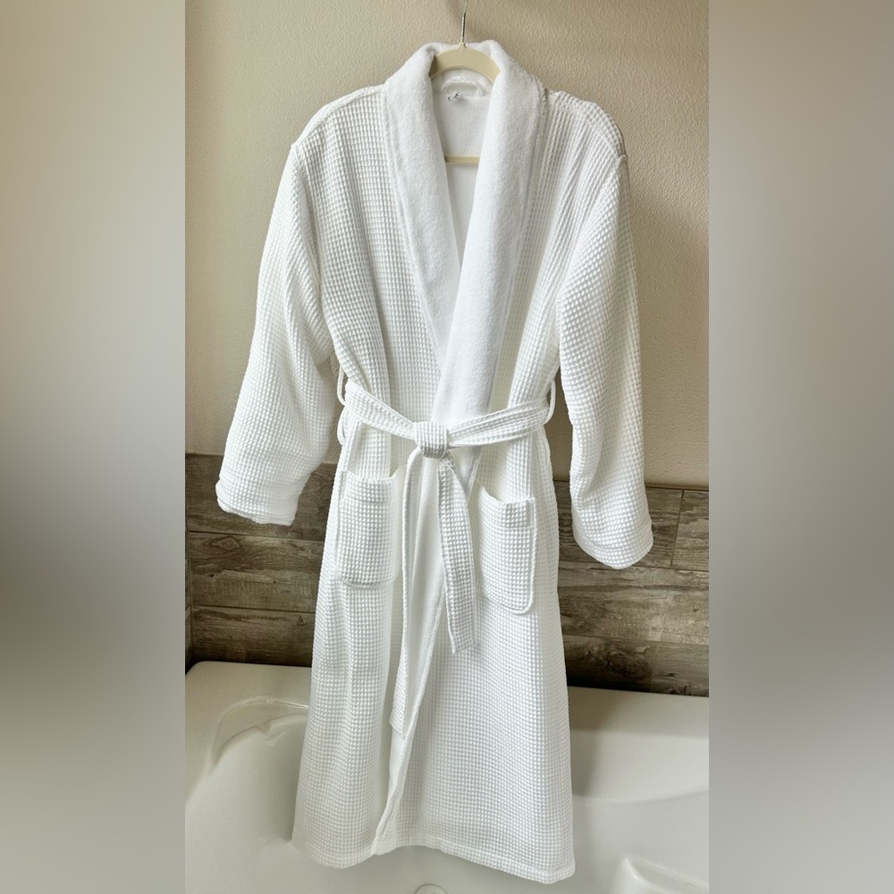 NWOT Pottery Barn Waffle Weave Resort Robe - White 100% Cotton Luxe - Sz M